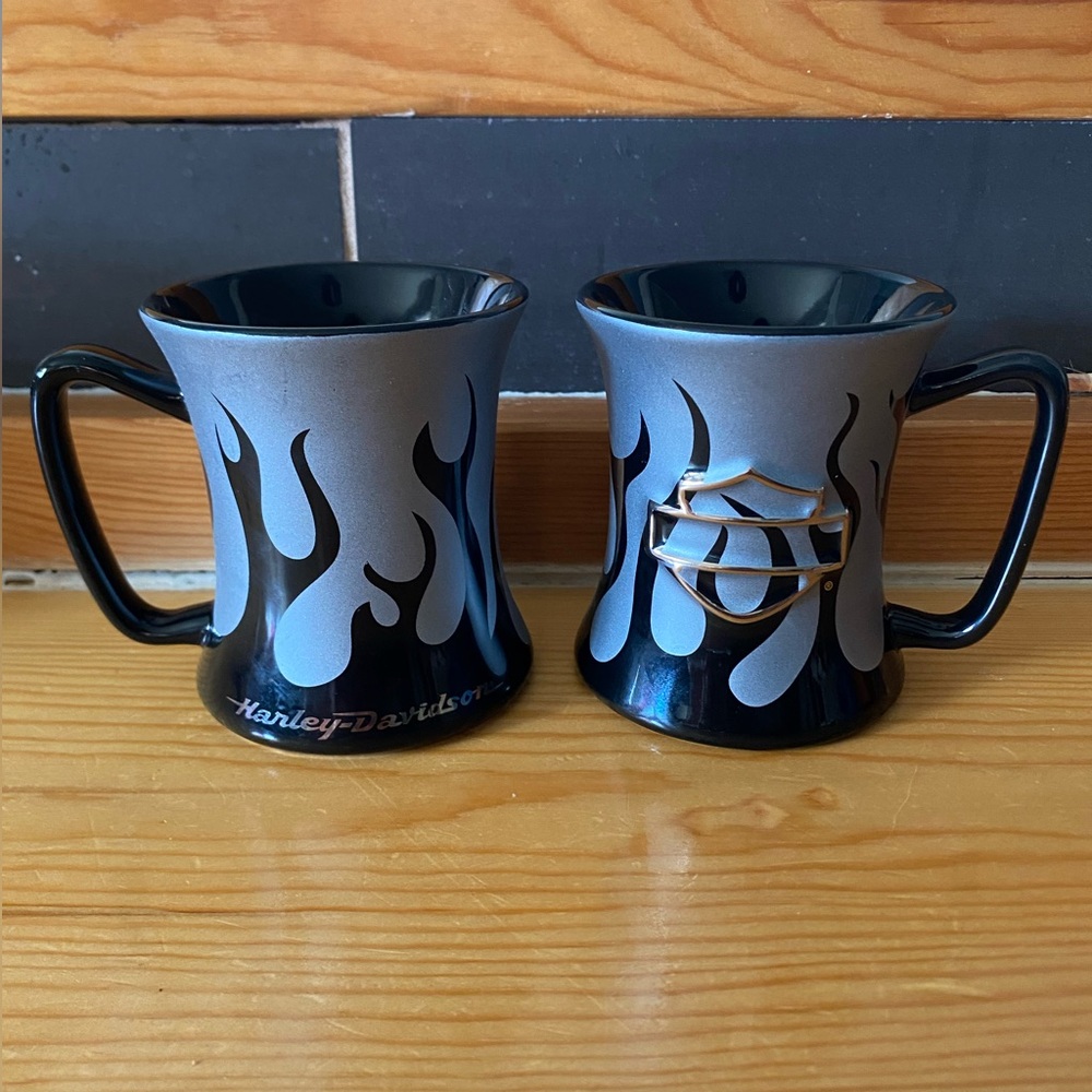 Harley-Davidson Silver Black and Gray Flame Embossed Logo Mugs